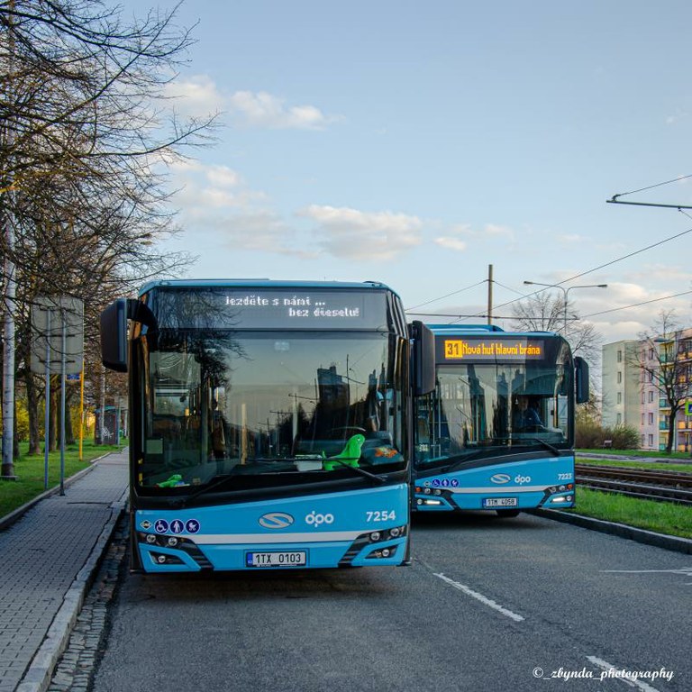 Autobusy budou od nedělní půlnoci jezdit standardní trasou